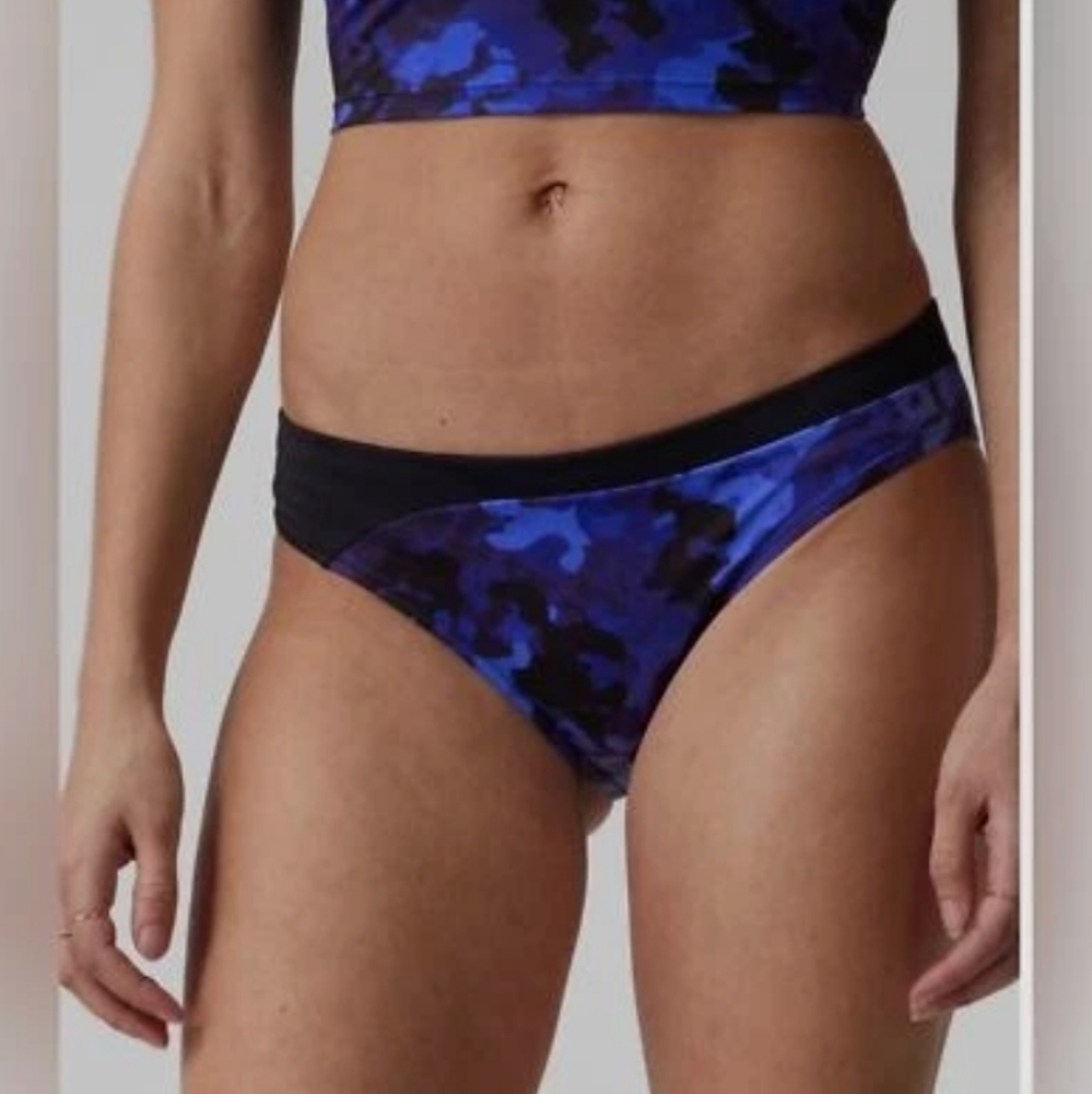 ATHLETA | Women's Blue/Black Freestyle Camo Medium Coverage Bikini Bottoms